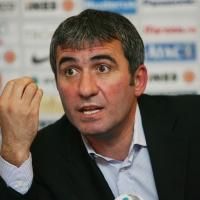 hagi si-a anuntat demisia steaua hagi: "eu i-am deschis poarta lui gigi steaua '87 şi